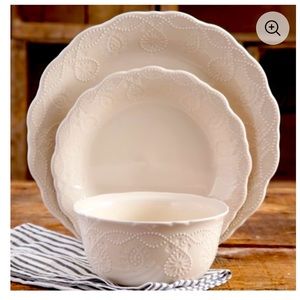 Pioneer Woman 12pc Dinner Set